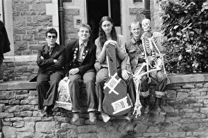 Bristol Collection: The Young Ones during filming in Bristol. Starring Christopher Ryan as Mike