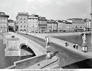 Street art Poster Print Collection: View with people of the Ponte Santa Trinita